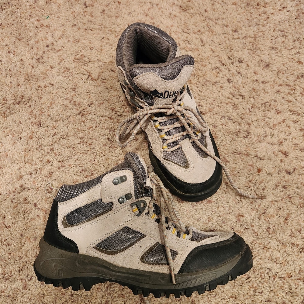 Denali hiking boots size 7.5